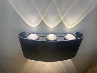 ARANDELA EXTERNA PRETO/BRANCO 6W Aprova da água