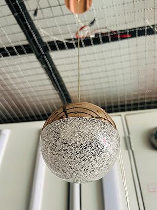 PENDENTE HEMISFÉRIO BOLA DOURADO 3 COR DE LED BIVOLT